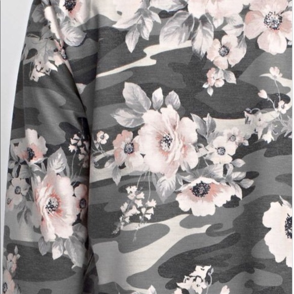 A french terry camo top - Picture 2 of 2